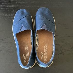Youth size 3 navy Toms shoes